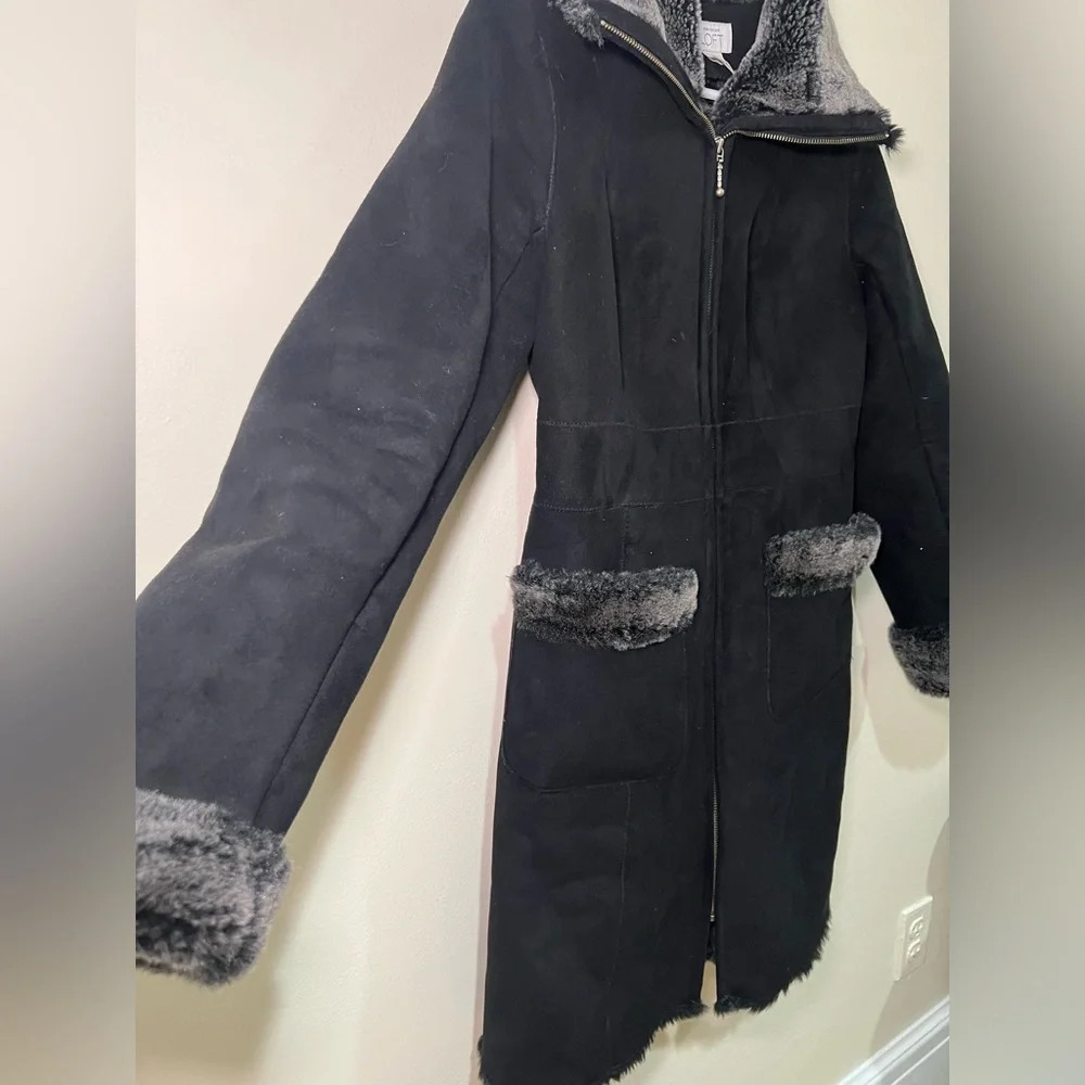 LOFT Black Faux Fur Trim Winter Coat size 2 - Picture 3 of 8
